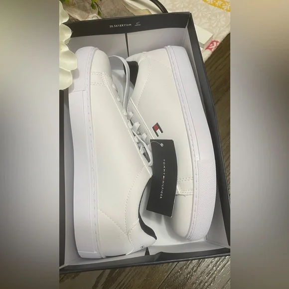 Tommy Hilfiger White man's brand new in box - Picture 4 of 9